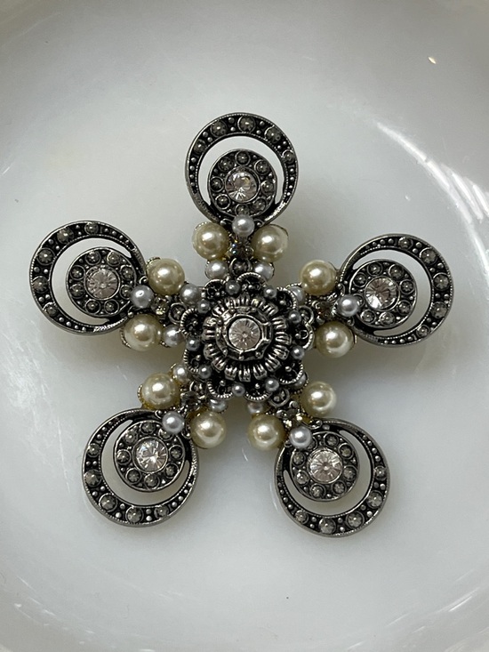 Jewelry - Vintage Silver Tone, Faux Pearl, and Rhinestone Floral Brooch